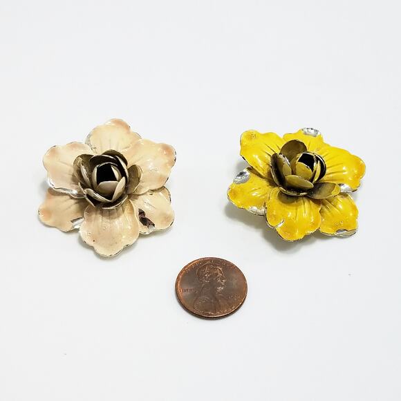 Pair of Vintage Enamel Flower Brooches – Pink & Yellow Set - Picture 6 of 10